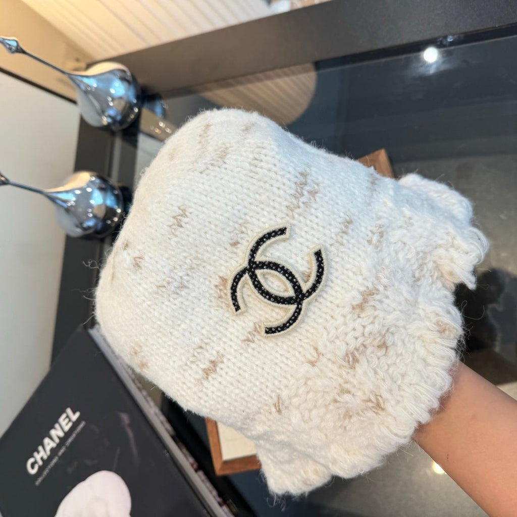 Chanel New Knitted Bucket Hat White in Fibrous 980143