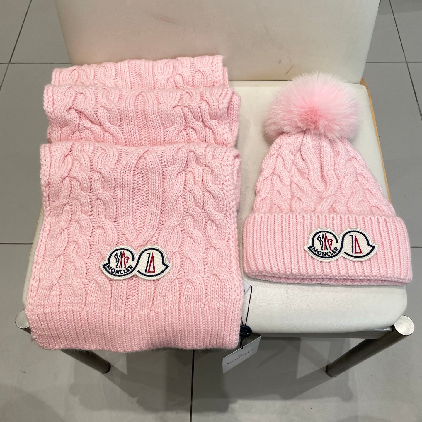Moncler Classic Set Hat & Scarf Pink in Wool 980306