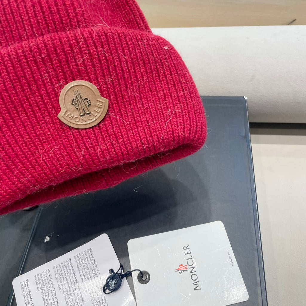 Moncler Classic Red Knit Hat in Cashmere 980193