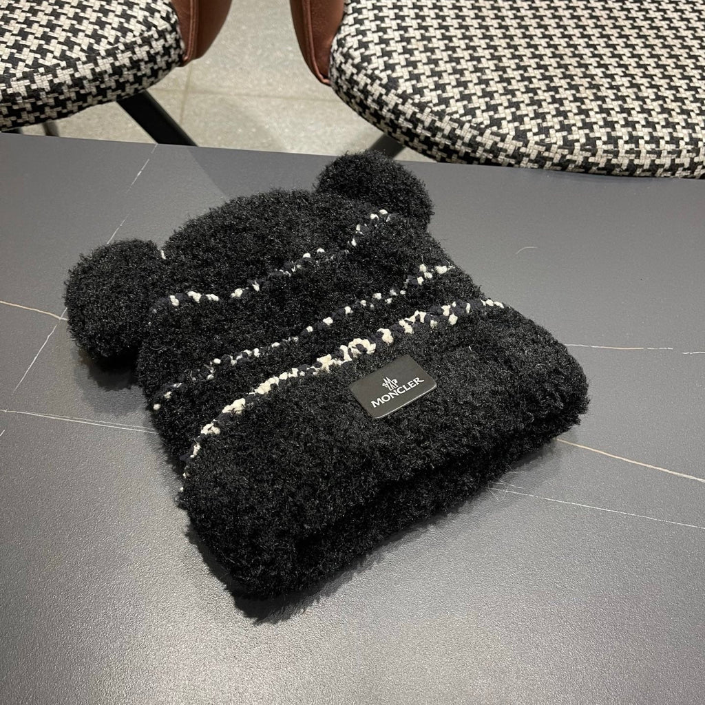 Moncler Cute Bear Fleece-Lined Warm Knitted Black Hat 980003