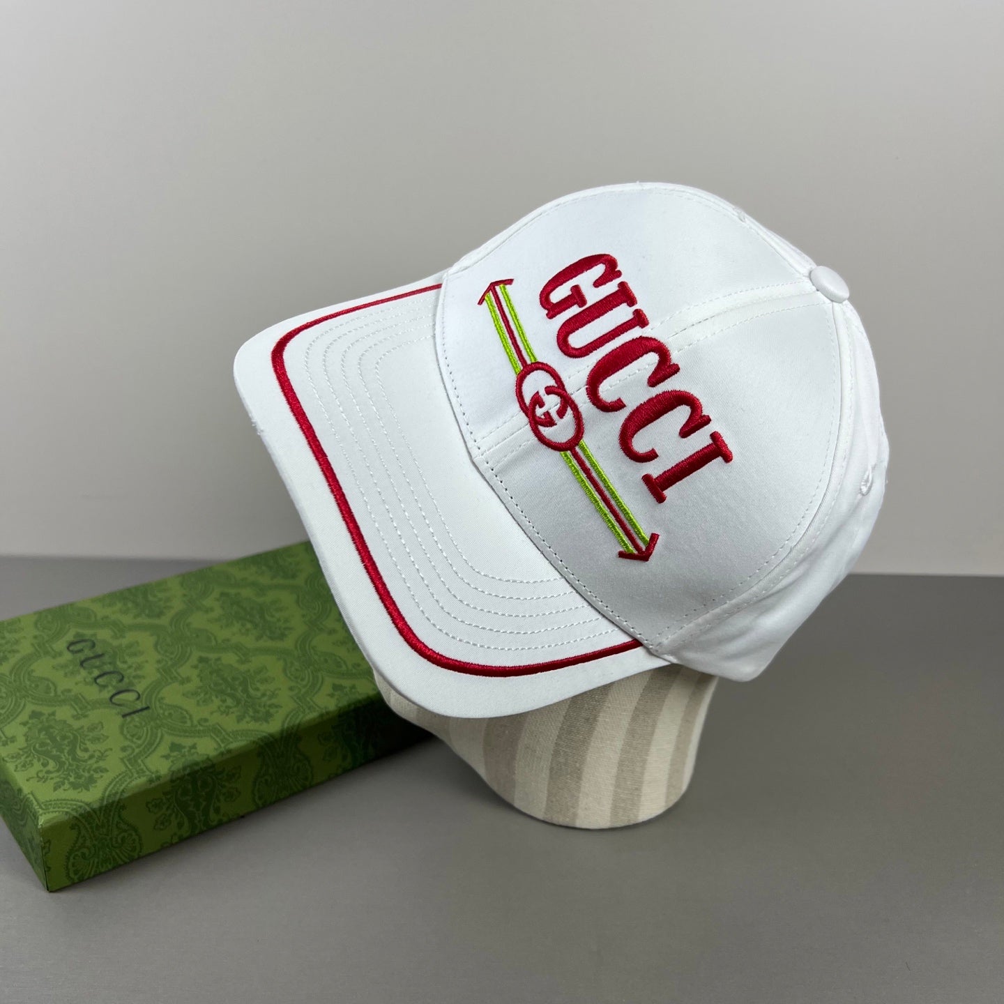 Gucci Baseball Cap White in Cloth 194176