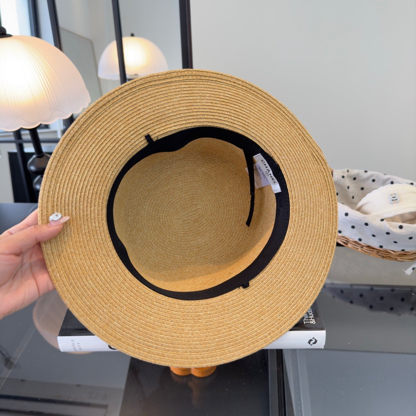 Chanel Elegant flat-top Beige in Straw Hat 205391