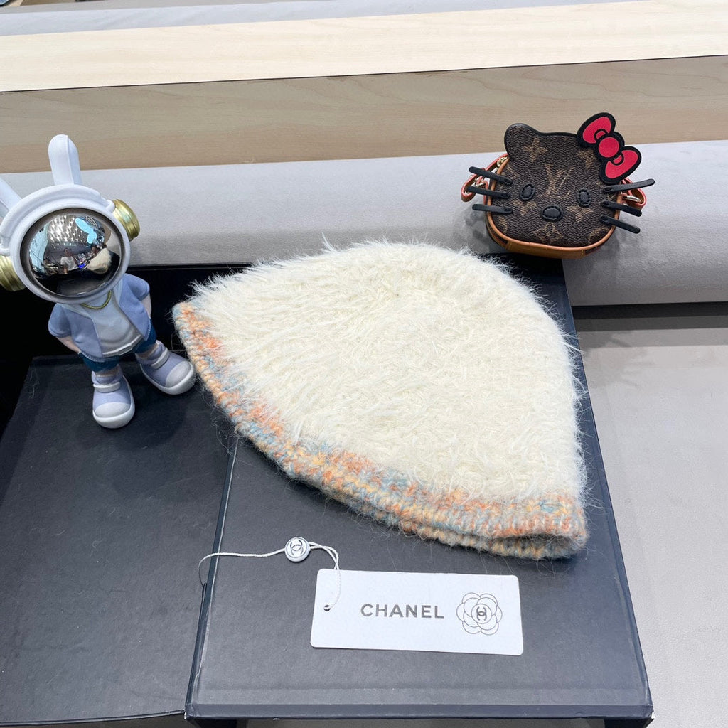 BUCKET HAT IN BISQUE BEIGE LAMB FUR 419467