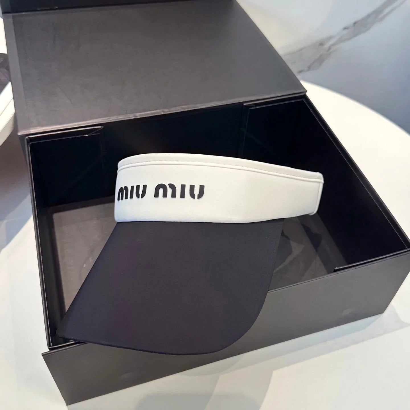 MM SPORT VISOR CAP IN BLACK MIX WHITE FABRIC